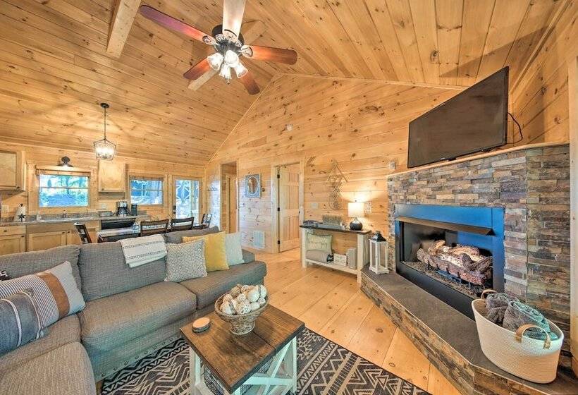 Blue Ridge Hideaway W/ Fire Pit & Mtn Views!