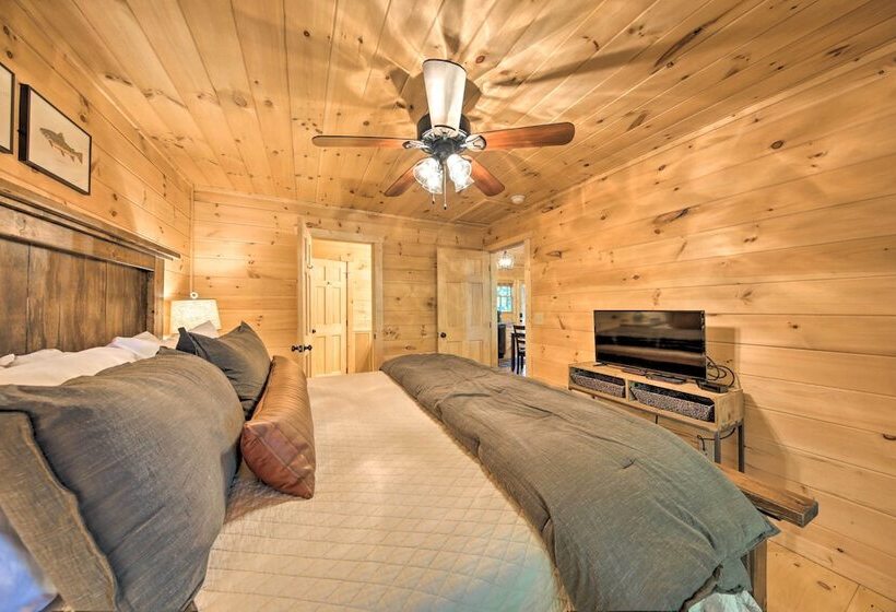 Blue Ridge Hideaway W/ Fire Pit & Mtn Views!