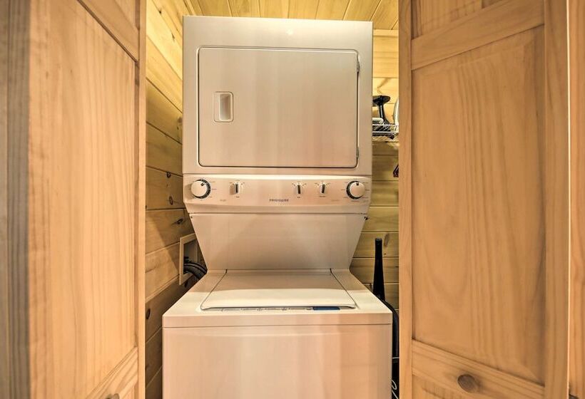 Blue Ridge Hideaway W/ Fire Pit & Mtn Views!