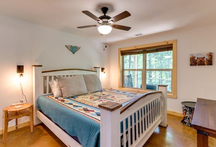 Blue Ridge Mountains Cabin W/ Hot Tub & Game Room!