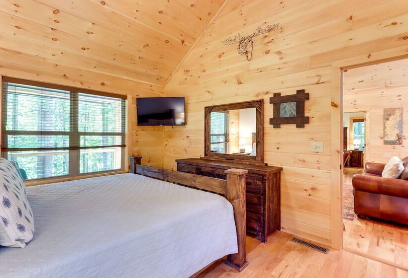 Blue Ridge Mountains Cabin W/ Hot Tub & Game Room!