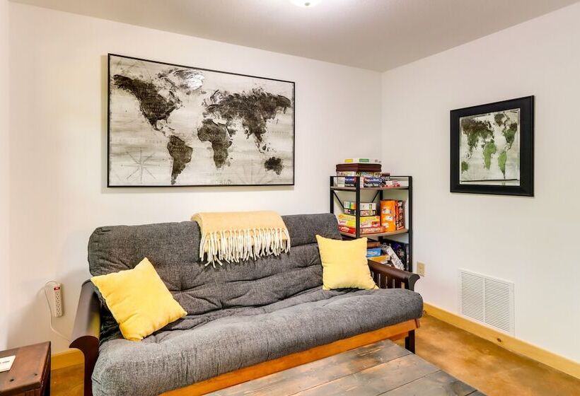 Blue Ridge Mountains Cabin W/ Hot Tub & Game Room!