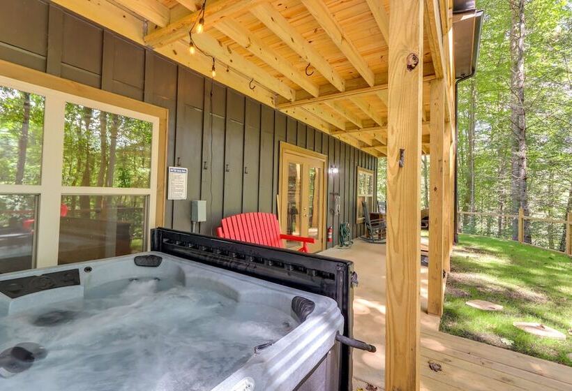 Blue Ridge Mountains Cabin W/ Hot Tub & Game Room!
