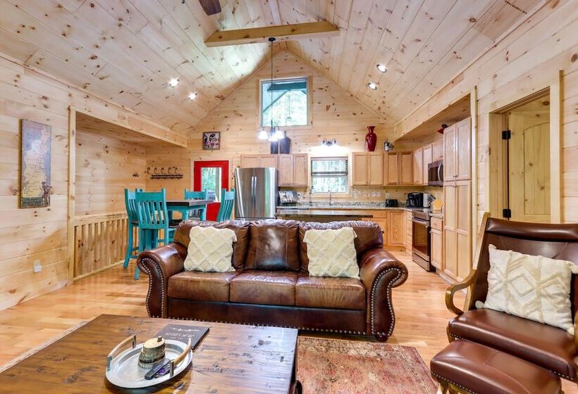 Blue Ridge Mountains Cabin W/ Hot Tub & Game Room!