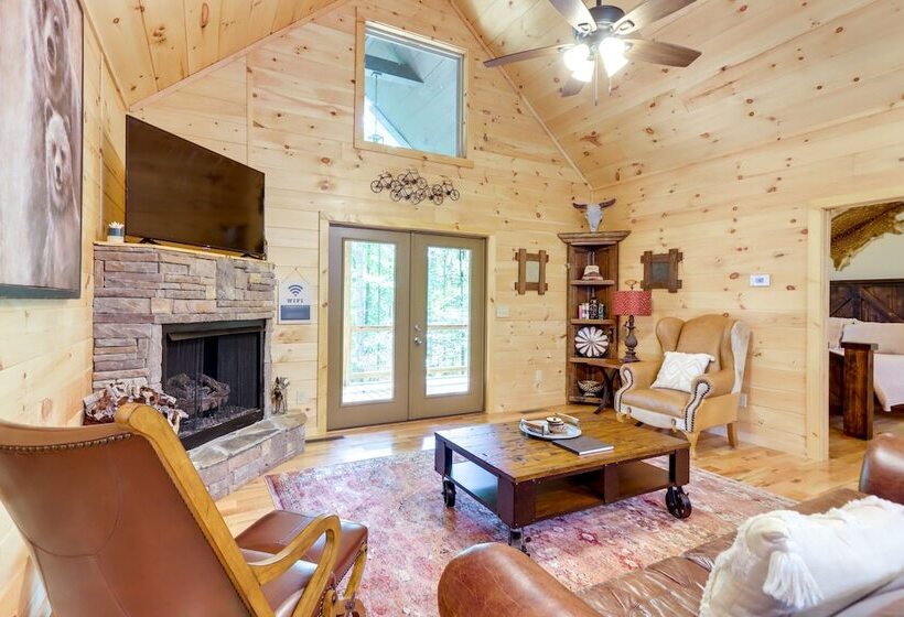 Blue Ridge Mountains Cabin W/ Hot Tub & Game Room!