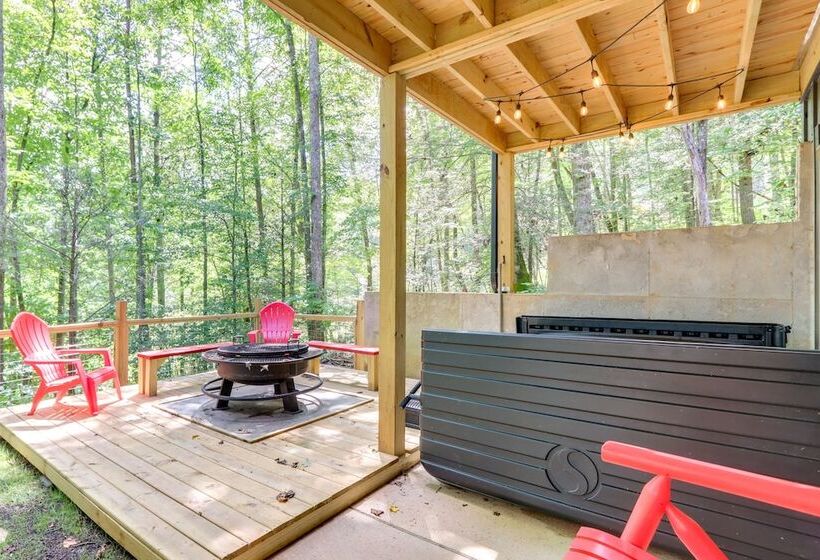 Blue Ridge Mountains Cabin W/ Hot Tub & Game Room!
