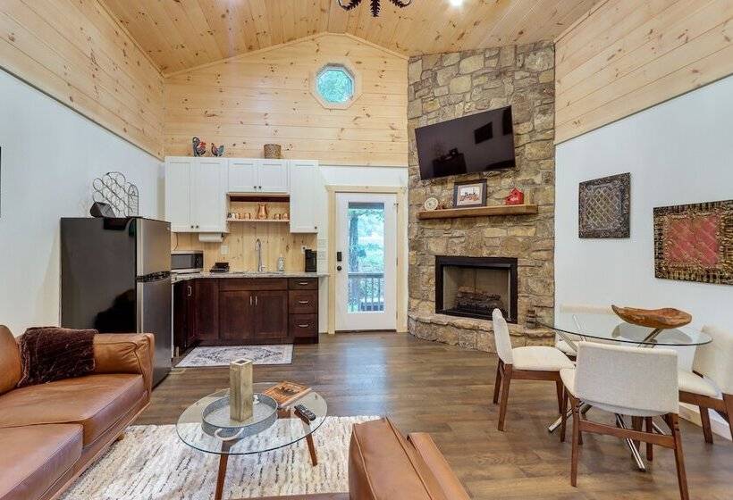 Blue Ridge Mountainside Cottage W/ Fire Pit!
