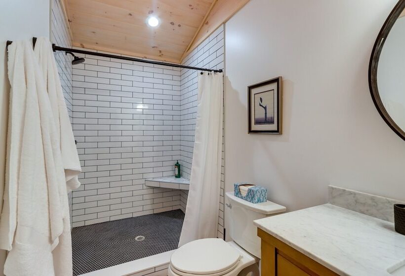 Blue Ridge Mountainside Cottage W/ Fire Pit!