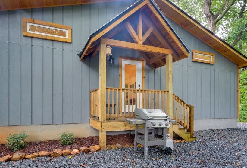 Blue Ridge Mountainside Cottage W/ Fire Pit!