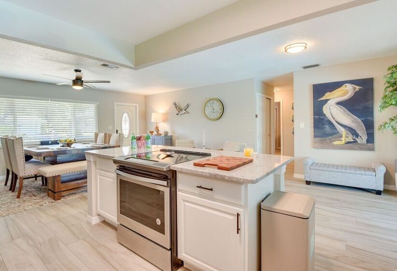 Bradenton Paradise: Pool, Patio & Putting Green!