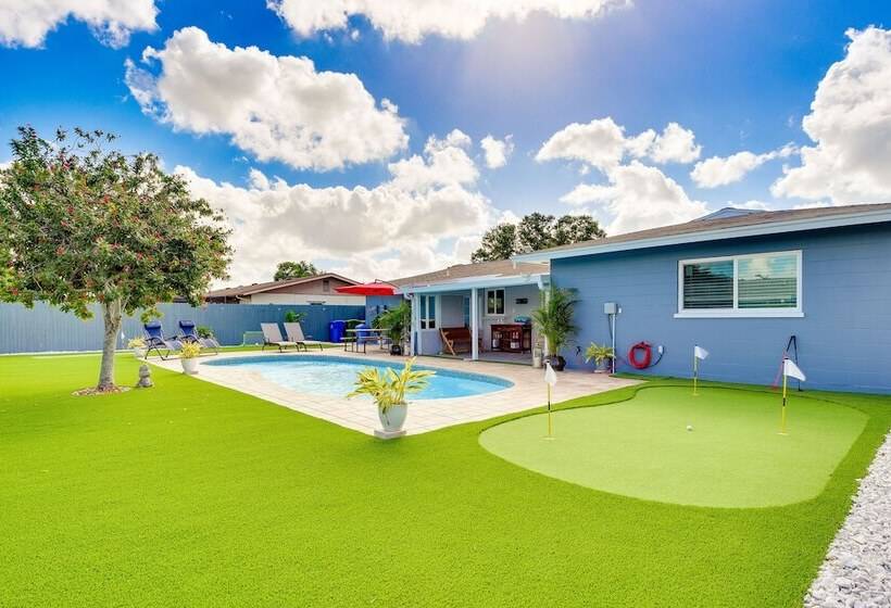 Bradenton Paradise: Pool, Patio & Putting Green!