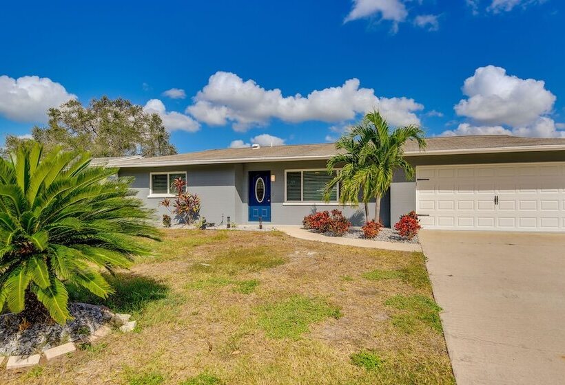 Bradenton Paradise: Pool, Patio & Putting Green!