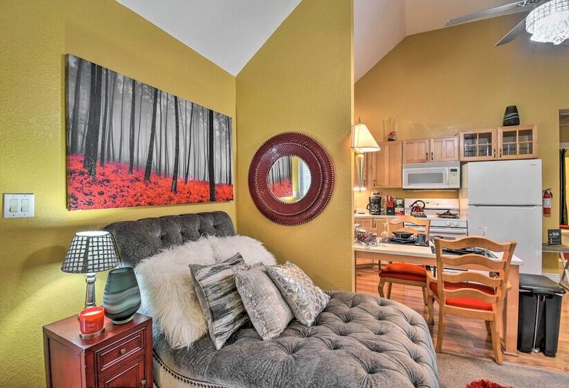 Bright Chesapeake Home Near Shopping & Dining