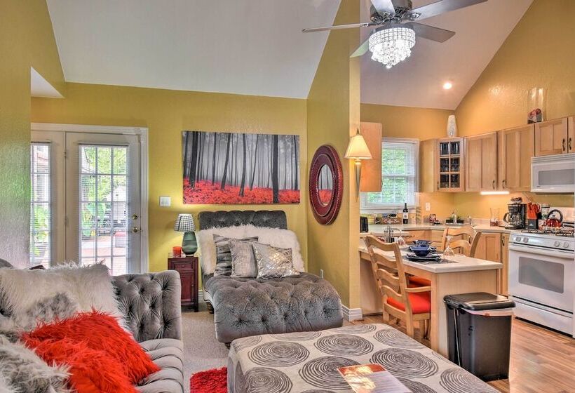 Bright Chesapeake Home Near Shopping & Dining