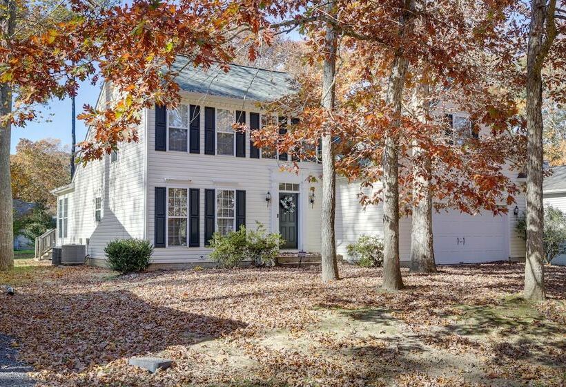 Bright Greenbackville Vacation Home W/ Game Room