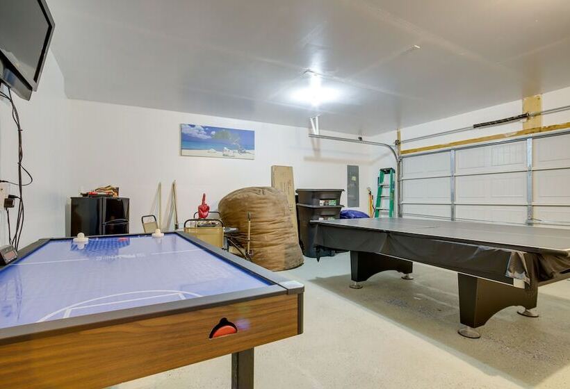 Bright Greenbackville Vacation Home W/ Game Room