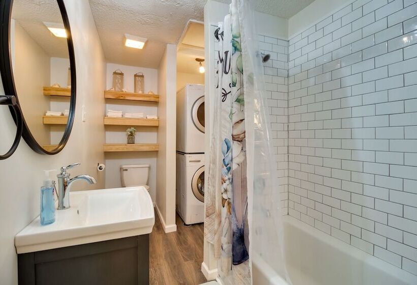 Bright Guyton Home W/ Private Yard & Hot Tub!