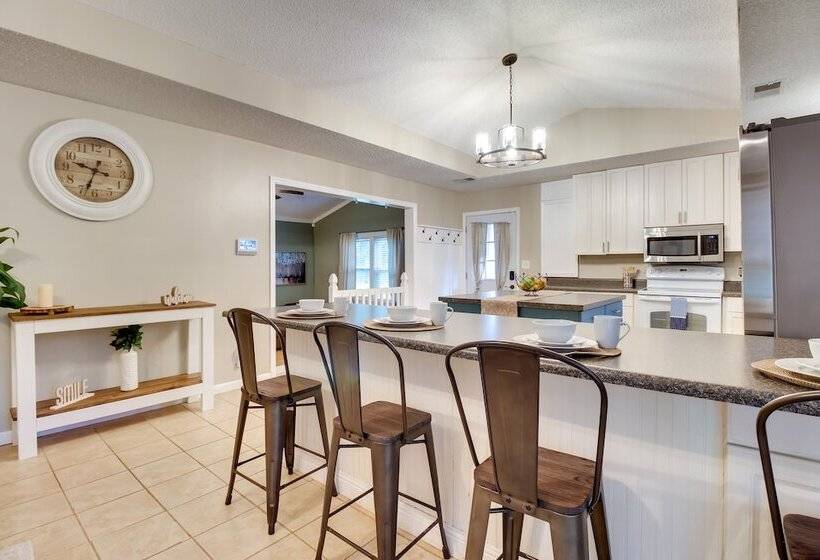 Bright Guyton Home W/ Private Yard & Hot Tub!