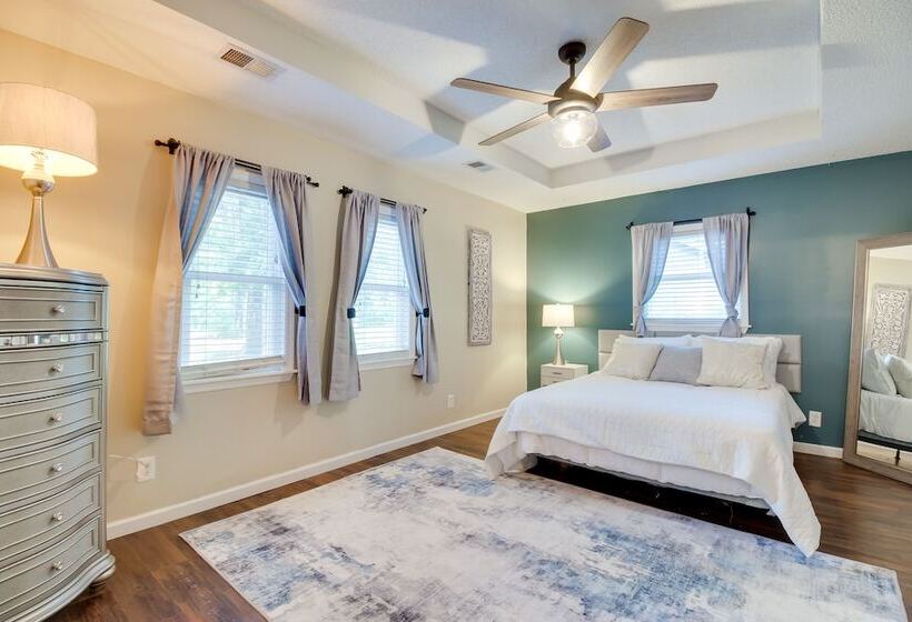 Bright Guyton Home W/ Private Yard & Hot Tub!