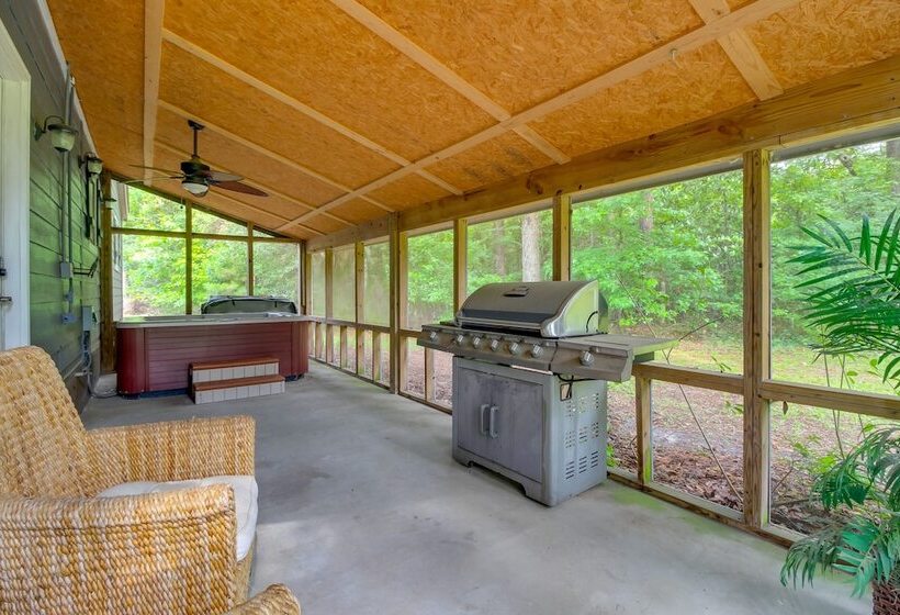 Bright Guyton Home W/ Private Yard & Hot Tub!