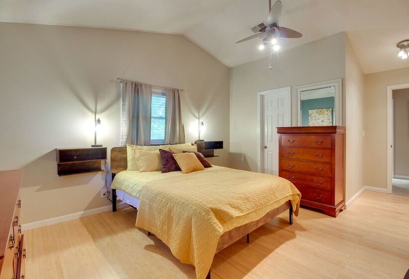 Bright Guyton Home W/ Private Yard & Hot Tub!