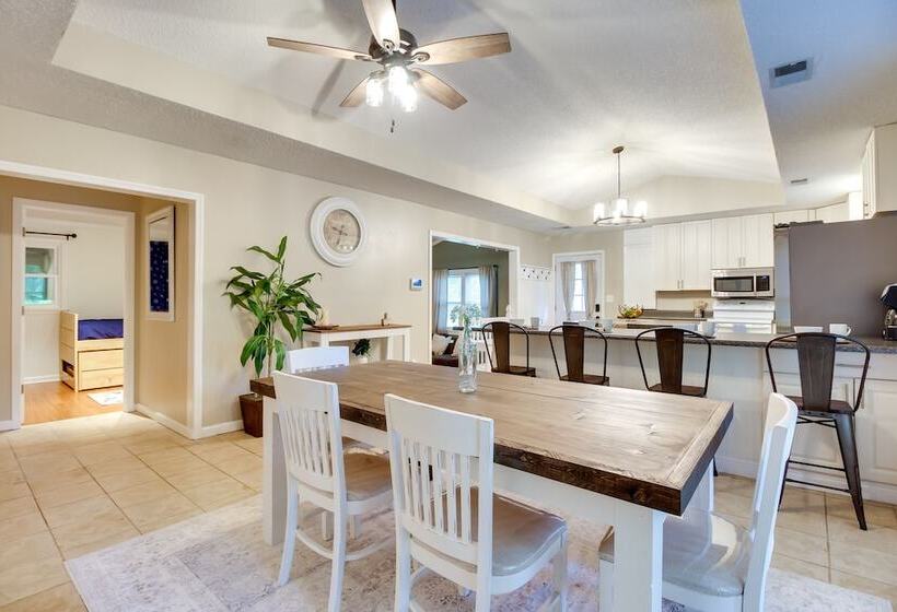 Bright Guyton Home W/ Private Yard & Hot Tub!