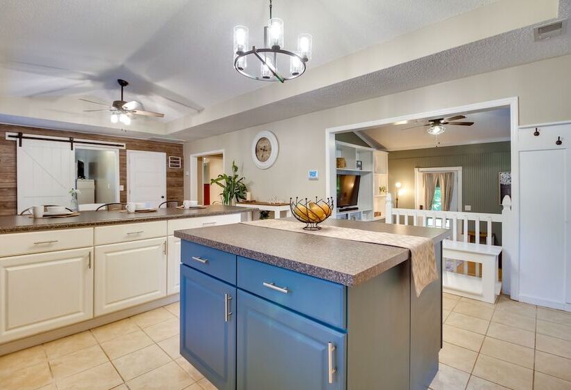 Bright Guyton Home W/ Private Yard & Hot Tub!