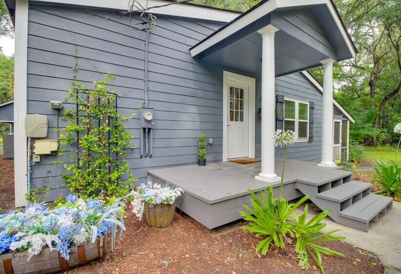 Bright Guyton Home W/ Private Yard & Hot Tub!