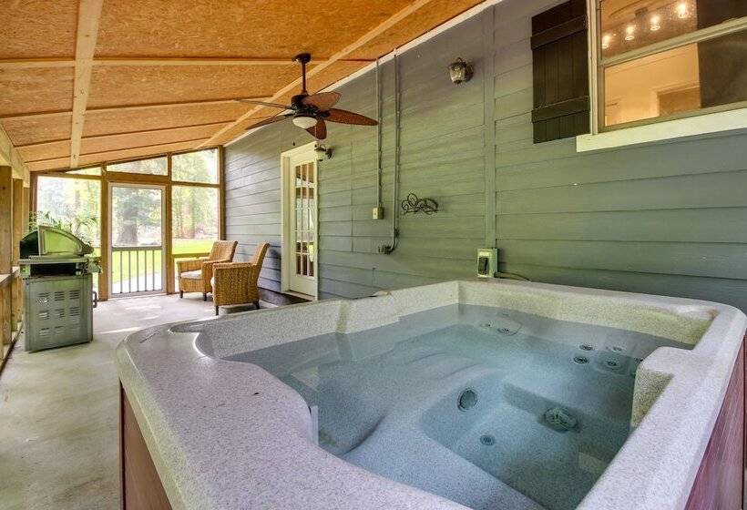 Bright Guyton Home W/ Private Yard & Hot Tub!