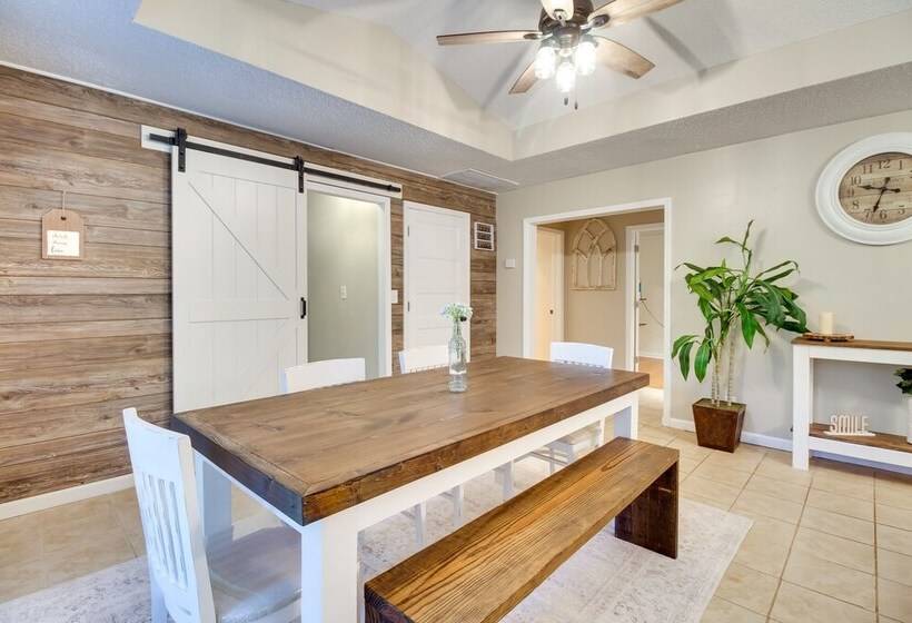 Bright Guyton Home W/ Private Yard & Hot Tub!