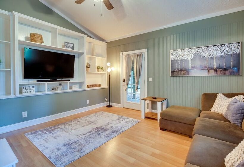 Bright Guyton Home W/ Private Yard & Hot Tub!