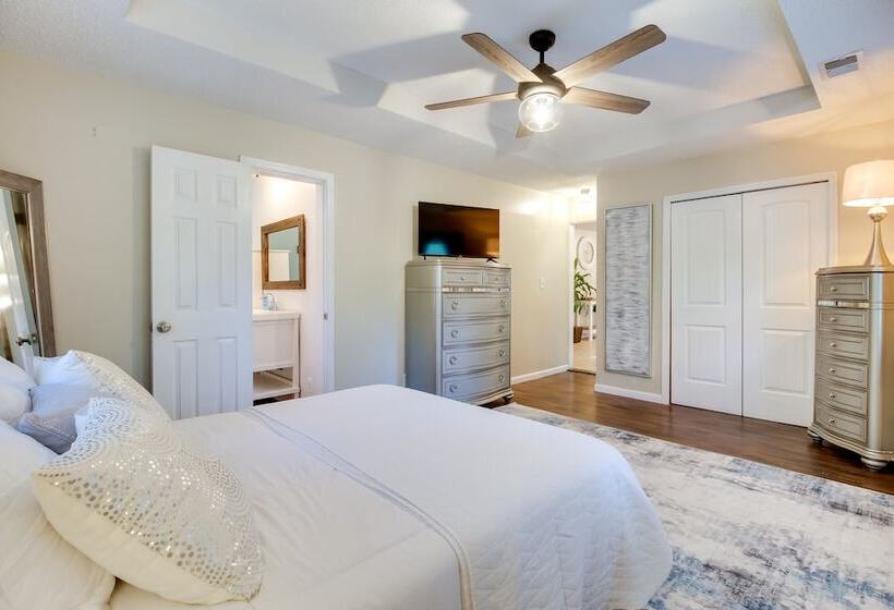 Bright Guyton Home W/ Private Yard & Hot Tub!