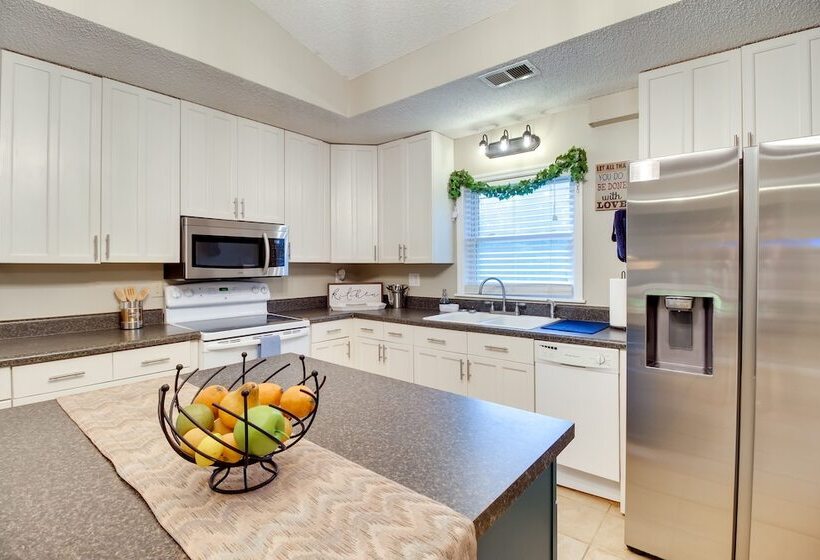 Bright Guyton Home W/ Private Yard & Hot Tub!