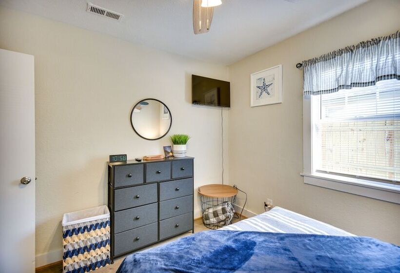 Hampton Home W/ Grill < 1 Mi To Beach!