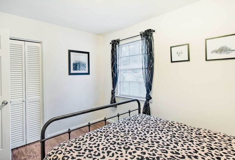 Bright Hinesville Home, 43 Mi To Savannah!