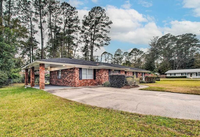 Bright Hinesville Home, 43 Mi To Savannah!