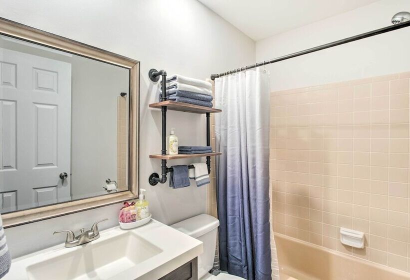 Bright Hinesville Home, 43 Mi To Savannah!