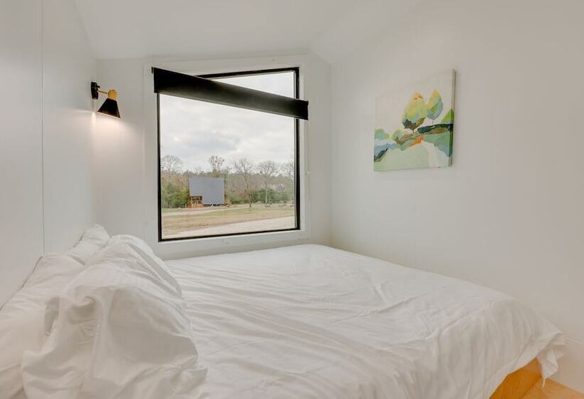 Broken Bow Tiny Home Cabin: Fire Pit, Hot Tub!