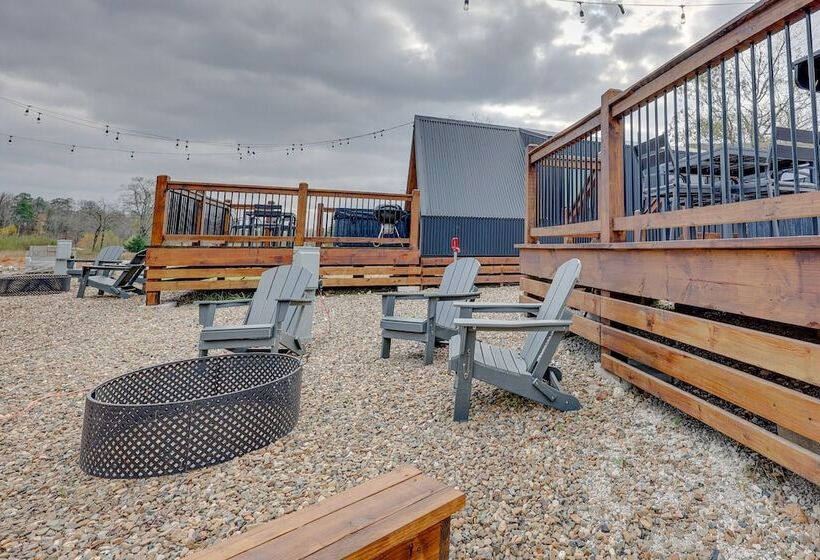 Broken Bow Tiny Home Cabin: Fire Pit, Hot Tub!