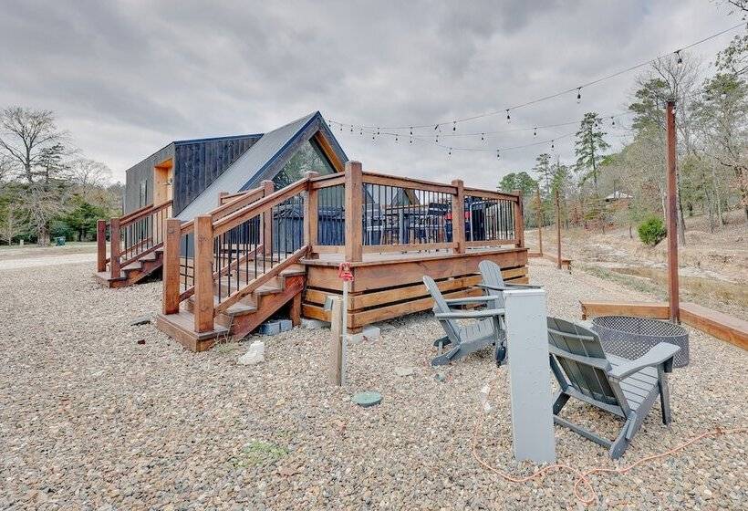Broken Bow Tiny Home Cabin: Fire Pit, Hot Tub!