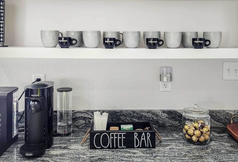 Buckroe Family Home: Walk To The Beach!