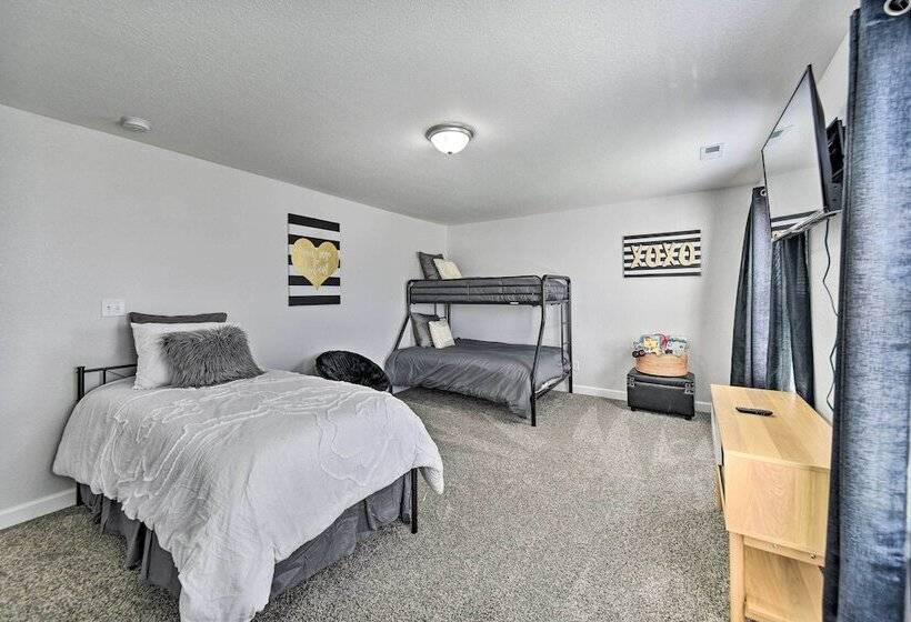 Buckroe Family Home: Walk To The Beach!