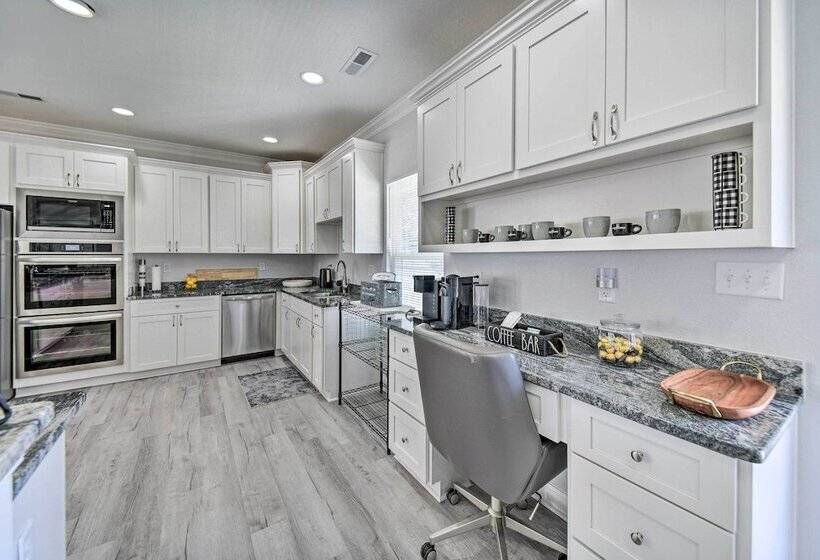 Buckroe Family Home: Walk To The Beach!