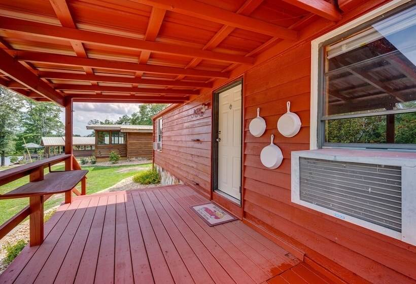 Buena Vista Cabin: Tranquil Haven Near Town Square