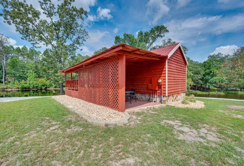 Buena Vista Cabin: Tranquil Haven Near Town Square