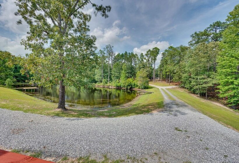 Buena Vista Cabin: Tranquil Haven Near Town Square