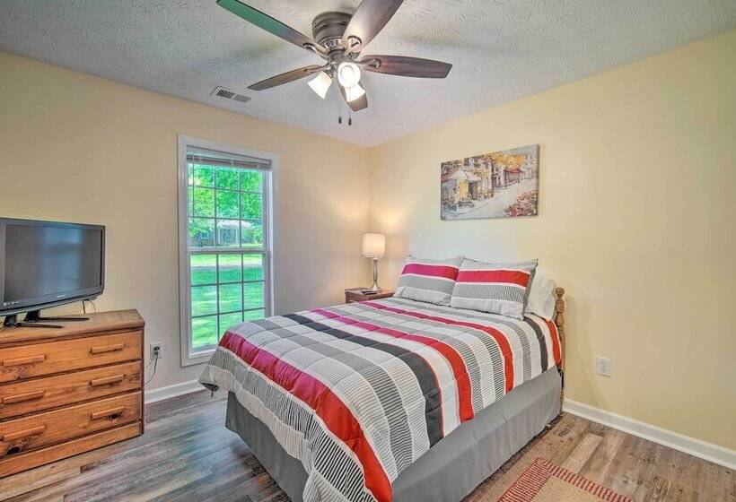 Cartersville Family Home W/ Spacious Backyard