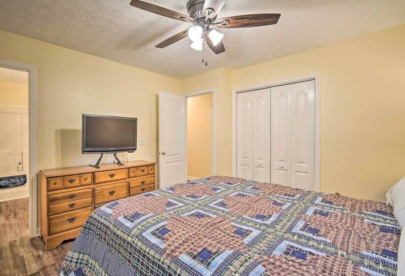 Cartersville Family Home W/ Spacious Backyard