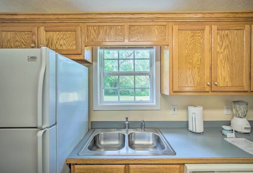 Cartersville Family Home W/ Spacious Backyard