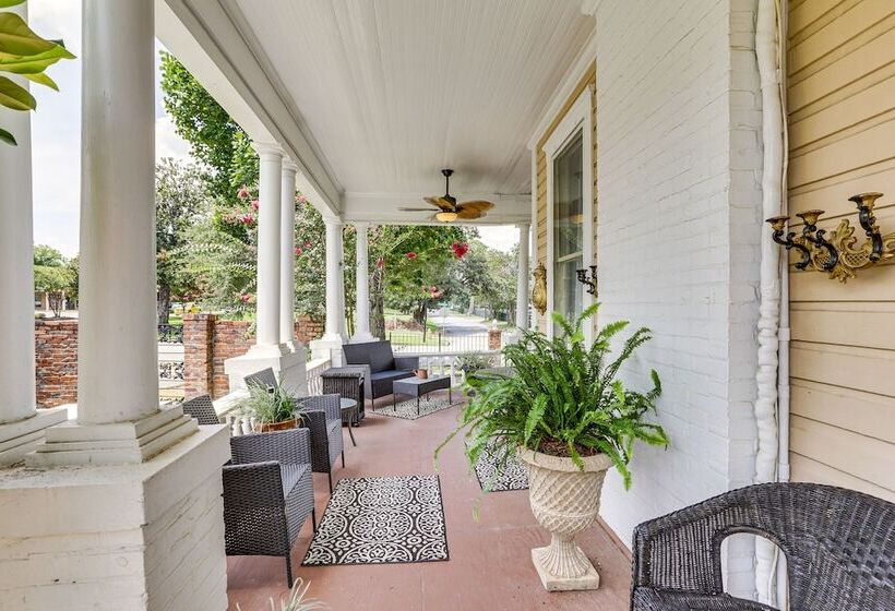 Central Albany Home With Covered Porch & Patio!